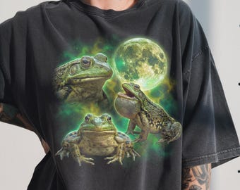 Three Frog Moon, Vintage 90s Graphic, Green Bullfrog, Swamp Toad, Goblincore Nature Art