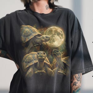 Koszulka Comfort Colors® Three Tortoise Moon, zabawny żółw lądowy, prezent w stylu retro z lat 90.