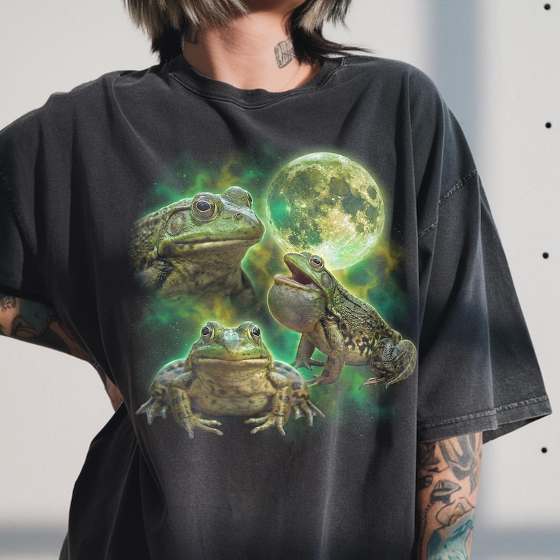 Three Frog Moon, Vintage 90s Graphic, Green Bullfrog, Swamp Toad ...