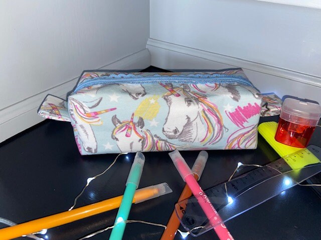 Trousse à Crayons Rectangulaire avec Anses et Doublure Fermeture Glissière - Licornes