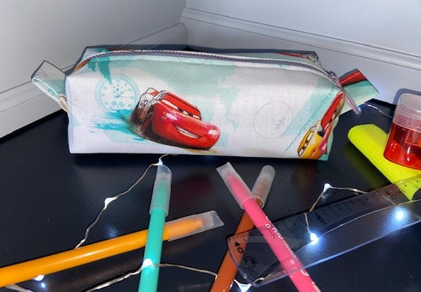 Trousse à Crayons Rectangulaire avec Anses et Doublure Fermeture Glissière - Cars