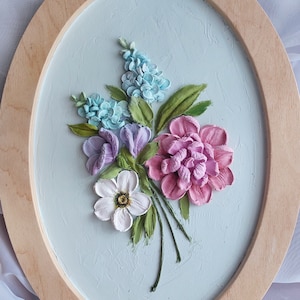 Art mural floral 3D en plâtre, peinture sculpturale avec rose rose, cadre en bois ovale, oeuvre d'art en relief florale faite main