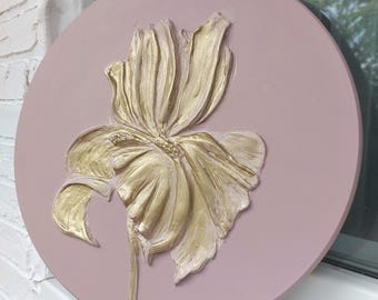 Flachreliefmalerei, Flachreliefiris, skulpturale Malerei aus goldener Iris, Flachrelief mit Gold, skulpturale Innenmalerei