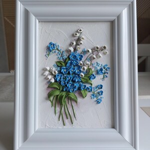 Peinture sculpturale 3D sur les myosotis et le muguet, petite oeuvre d'art florale murale ou décoration de table, fleurs en plâtre faites à la main dans un cadre