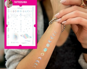 Tatuajes temporales holográficos | Fases lunares, estrellas, planetas, karma y frases sobre la armonía | Set de tatuajes &quot;Sé feliz&quot; | Arte corporal cósmico y espiritual