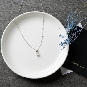 ハンドメイド ムーンストーン (5 x 5 mm) 18K ホワイト ゴールド フィルド シルバー ネックレス - お母さん、乳母、奥さん、姉妹へのギフト メッセージ カード - ブライダル ジュエリー