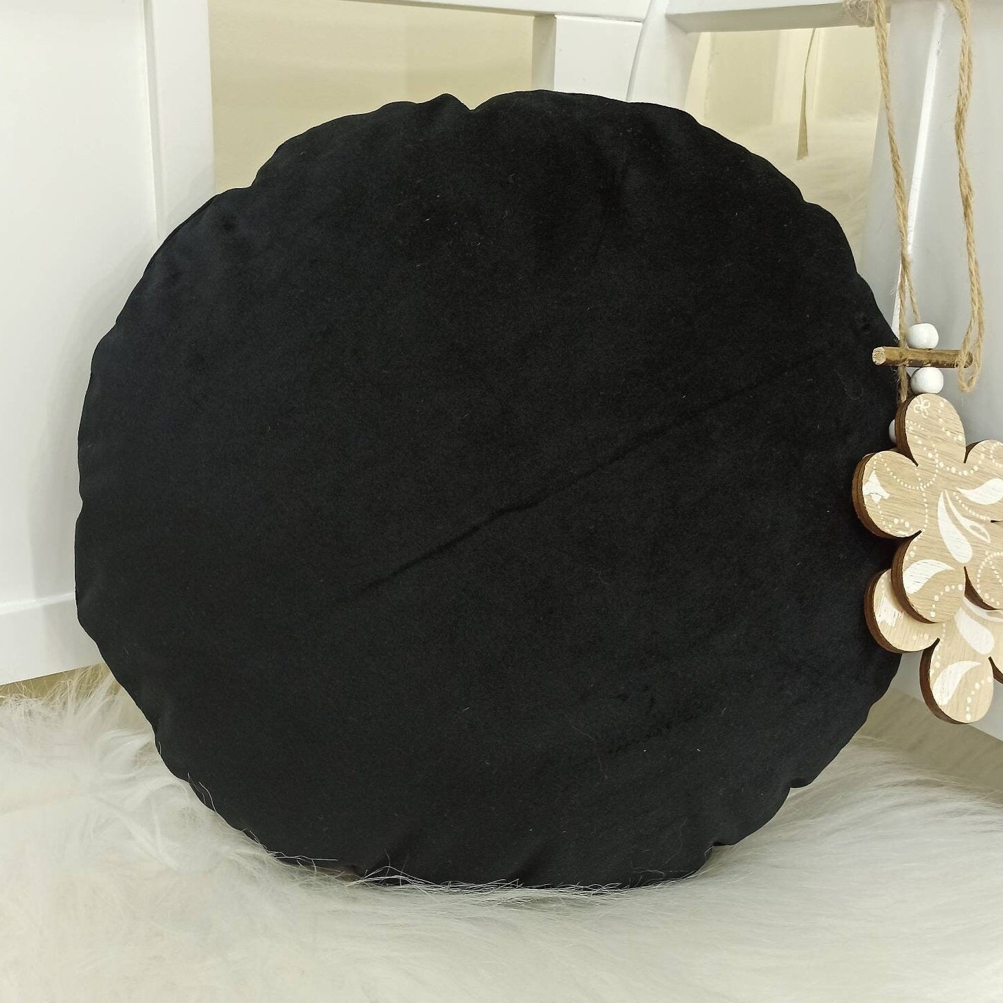 Black round throw pillow hot sale