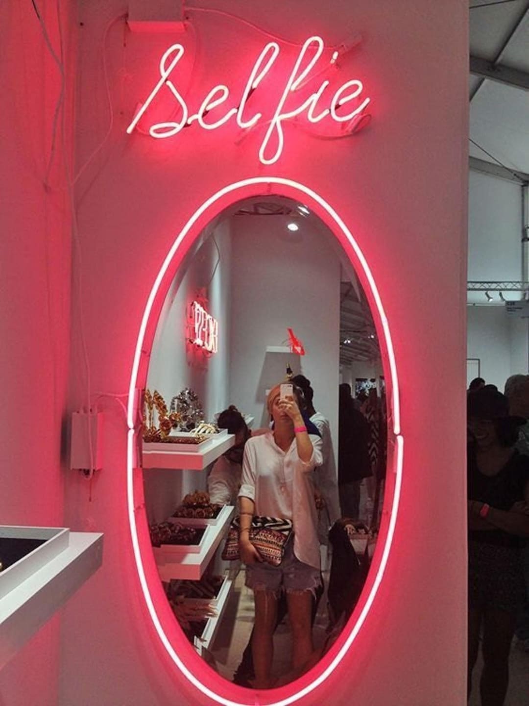 Selfie Mirror Custom Neon Sign, Led Mirror, Selfie Mirror, Wavy Mirror,  Large Mirror, Irregular Mirror, Makeup Mirror, Wall Mirror, Light 