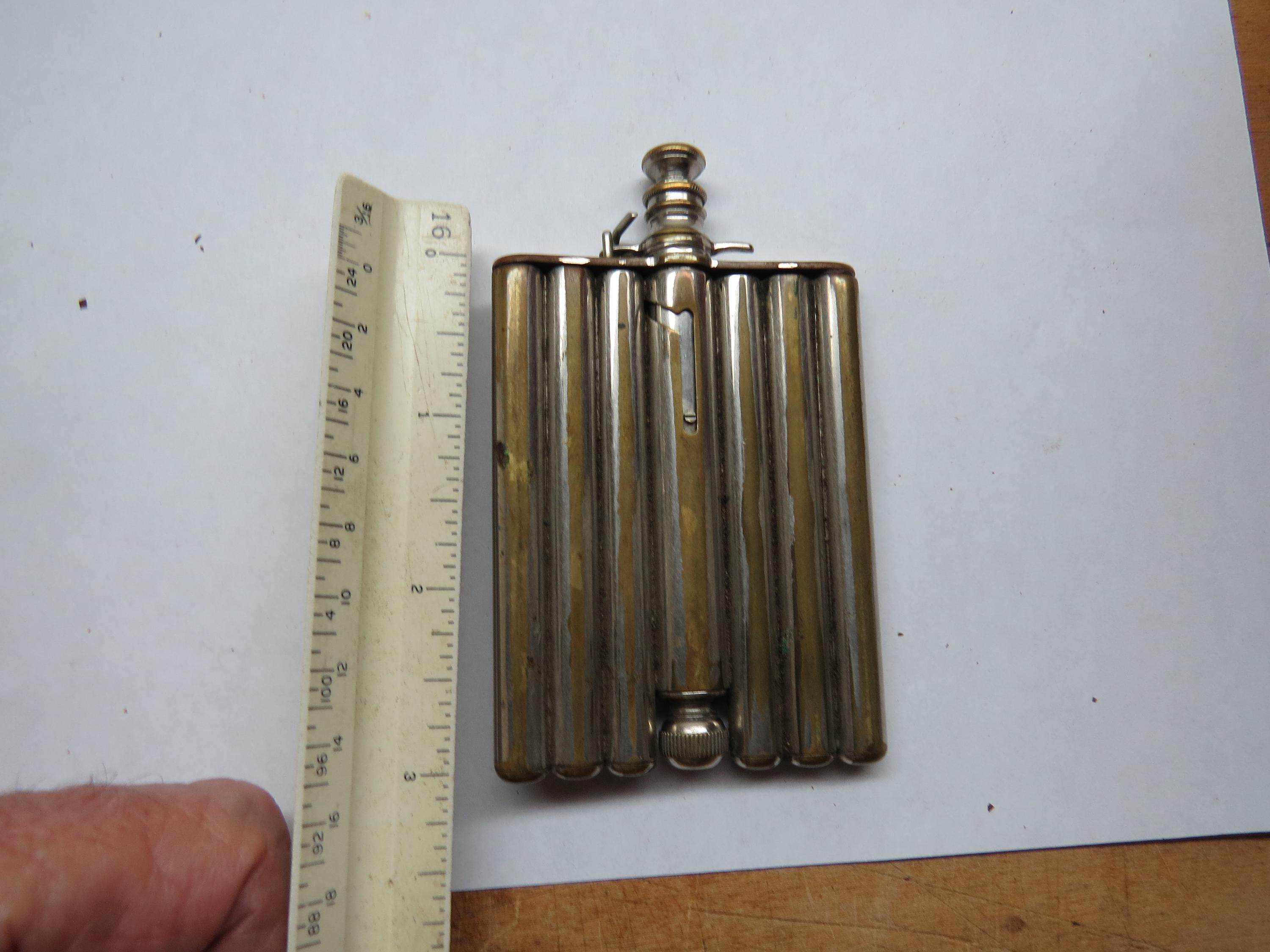 WWI U.S military Hypodermic Syringe with 2 glass Vials  Case rare
