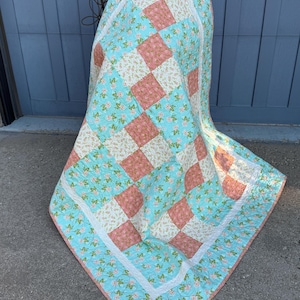 Classic 4-Patch Flower Quilt