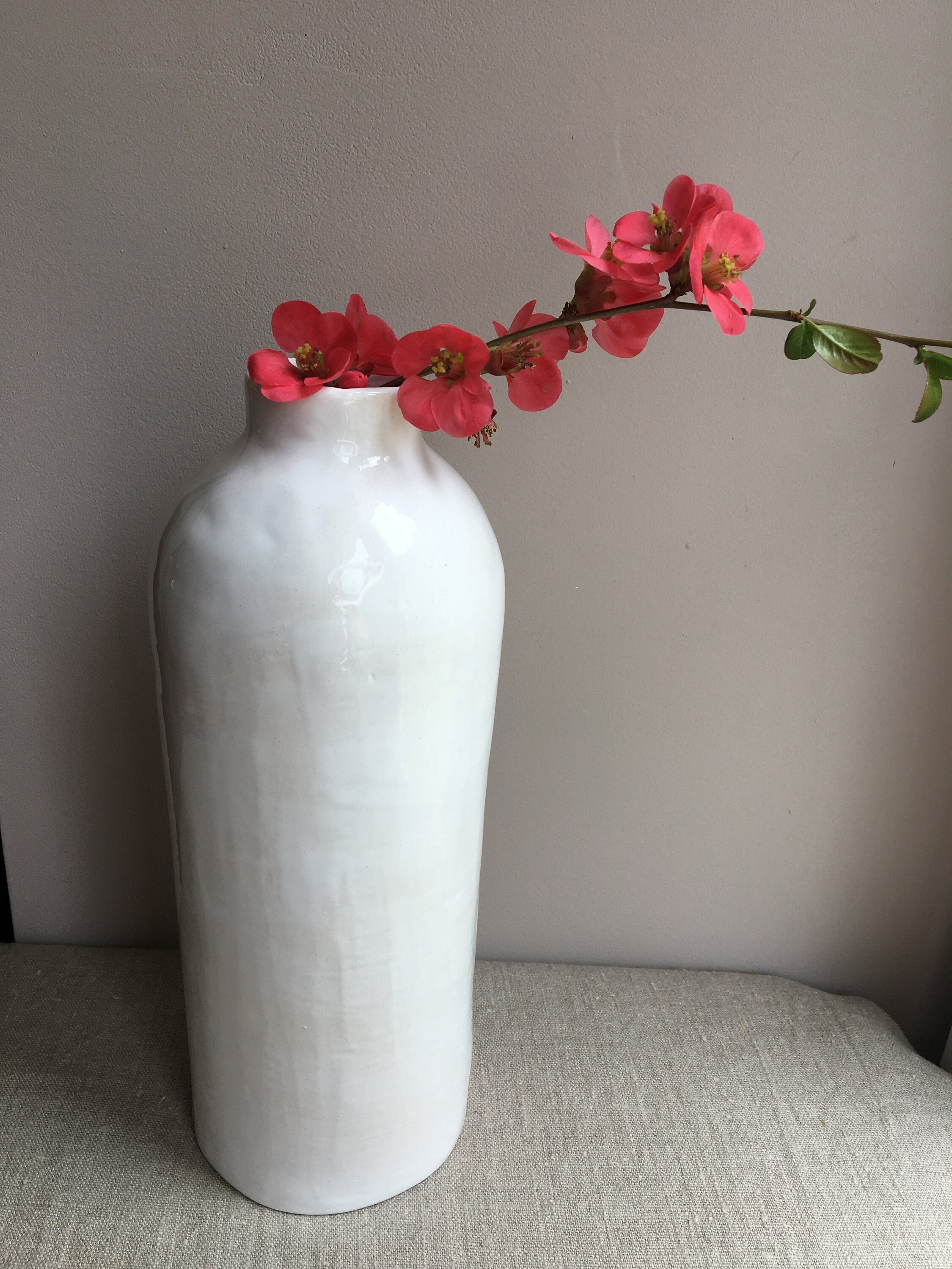 Vase Bouteille Blanc en Céramique, Pièce Unique