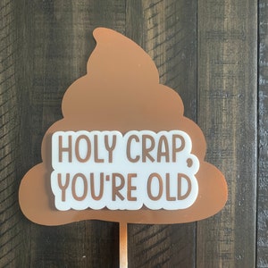 Laser SVG-BESTAND | Holy Crap, je bent oud Cake Topper | Poep-emoji | Verjaardagsgrap | Grappig Cake Topper-bestand