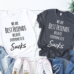 Camiseta de mejor amigo, regalo de mejor amigo, camisa a juego, somos mejores amigos, todos los demás chupan camiseta, regalos a juego, camiseta Bestie imagen 1
