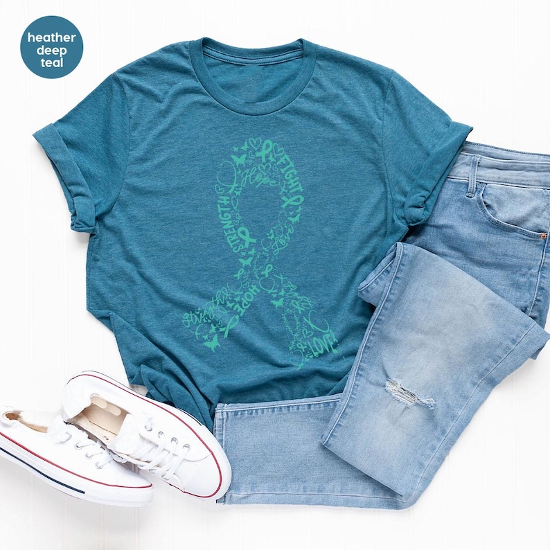 Concientización sobre el cáncer de ovario, camisetas con cuello en V para el cáncer de ovario, camisetas con estampado de lazo, regalo para sobrevivientes de cáncer de ovario, camisetas con cuello en V para pacientes con cáncer. imagen 4