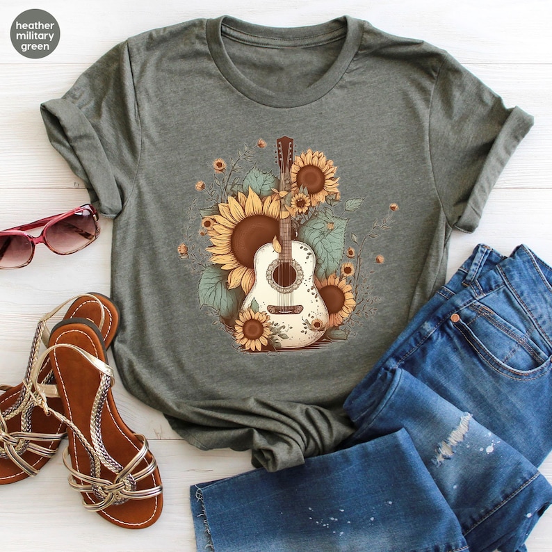 Camiseta retro de guitarra, camisetas con estampado de girasoles, regalo para ella, camiseta de música country, atuendo western floral, regalos para guitarristas, camiseta sureña con cuello en V imagen 6