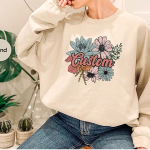 Custom Shirt, Floral Vneck TShirts, Personalized Gifts, Graphic Tees for Women, Gifts for Her, Mothers Day Gift, Customizable Name T Shirt 画像 3