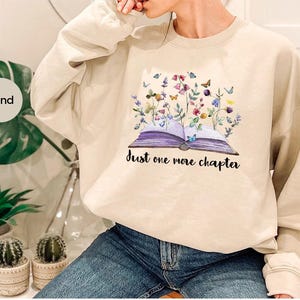 Camiseta para amantes de los libros, Camiseta floral con temática de libros, Camiseta de lectura para bibliotecarios, Camiseta de lectura para profesores, Camisetas para ratones de biblioteca, Libros con flores, Camisetas para leer libros imagen 4