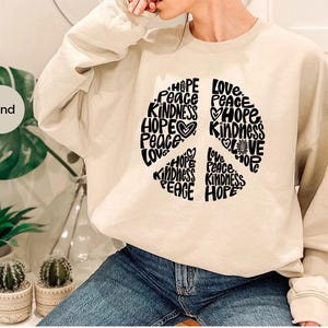 Inspirational Peace Sign Graphic Long Sleeve for Women, Cute Positive Motivational Quotes Hoodie, Floral Peace Love Hope Kindness Sweatshirt