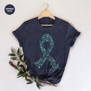 Concientización sobre el cáncer de ovario, camisetas con cuello en V para el cáncer de ovario, camisetas con estampado de lazo, regalo para sobrevivientes de cáncer de ovario, camisetas con cuello en V para pacientes con cáncer. imagen 1