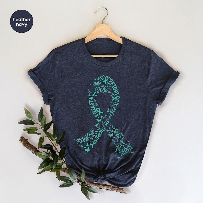 Concientización sobre el cáncer de ovario, camisetas con cuello en V para el cáncer de ovario, camisetas con estampado de lazo, regalo para sobrevivientes de cáncer de ovario, camisetas con cuello en V para pacientes con cáncer. imagen 1