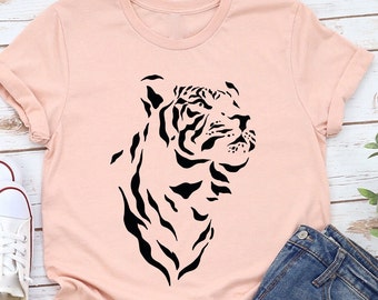 Tiger Shirt, Wild T-Shirt, Gift for Her, Tiger Graphic Tees, Tiger Face Crewnecek Sweatshirt, Animal Shirt, Vintage Tiger T-Shirt