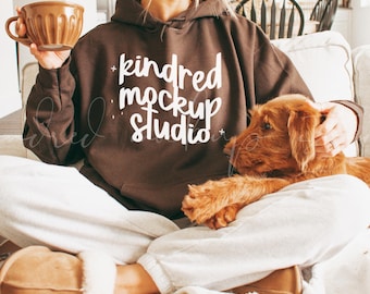 Maqueta de sudadera con capucha Gildan 18500 de chocolate oscuro/ Maqueta de sudadera con capucha Gildan 18500/ Maqueta G185/ Maqueta de sudadera con capucha/ Maqueta Gildan/ Maqueta POD