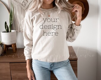 18000 Sand Sweatshirt Mockup/ Gildan 18000 Mockup/ Mockup alla moda