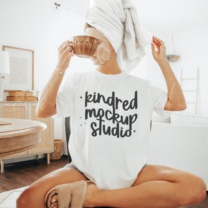 Maqueta de camiseta blanca Comfort Colors 1717, maqueta de camiseta extragrande, maqueta de camiseta Comfort Colors, maqueta de moda, maqueta de POD, maqueta de verano, camiseta blanca