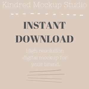 Pode incluir: Fundo bege com o texto "Kindred Mockup Studio" no topo, seguido de uma linha tracejada. O texto "INSTANT DOWNLOAD" est&aacute; em negrito, em cinza escuro. Abaixo do texto est&aacute; a frase "High resolution digital mockup for your brand." em cinza claro. A imagem termina com uma s&eacute;rie de quatro linhas horizontais finas de cor marrom claro.
