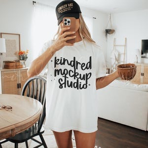 Maqueta de camiseta blanca Comfort Colors 1717, maqueta de camiseta extragrande, maqueta de camiseta Comfort Colors, maqueta de moda, maqueta de POD, maqueta de verano, camiseta blanca