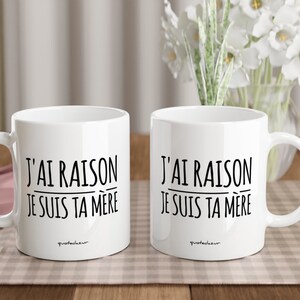 Puede incluir: Dos tazas de cer&aacute;mica blanca con texto negro que dice "J'ai raison je suis ta m&egrave;re".