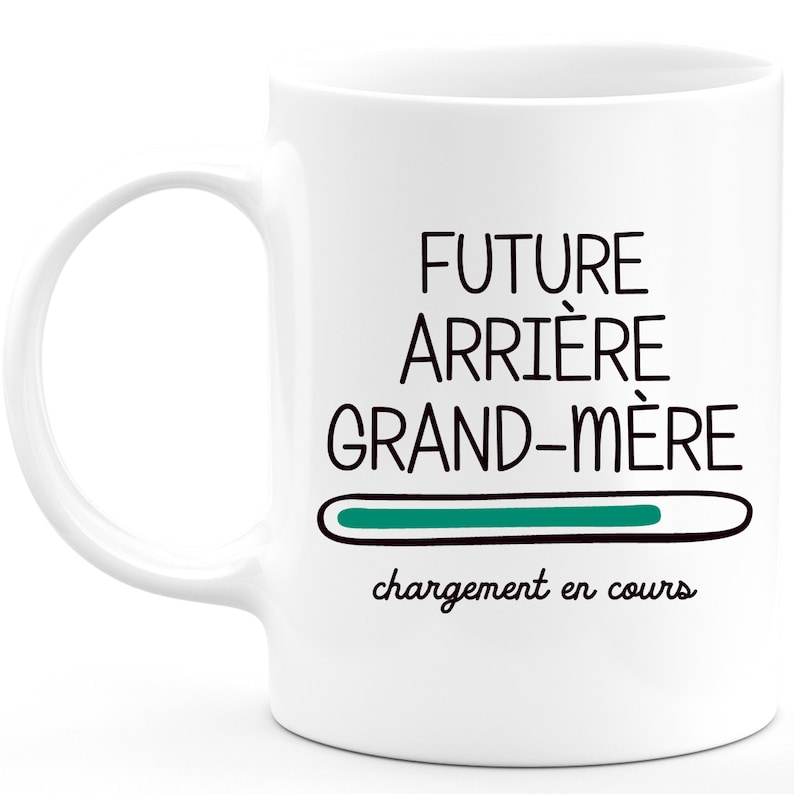 May include: White ceramic mug with black text that reads "FUTURE ARR&Egrave;RE GRAND-M&Egrave;RE" with a green progress bar underneath and the text "chargement en cours" below the progress bar.