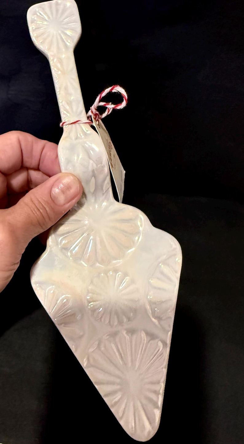 Anthropologie Lapin Regency Ceramic Luster White Cake Pie Server NEW with Tags bild 5