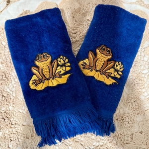 Set of 2 Vintage Martex 100% Navy Blue Cotton Fingertip Towels Gold Frogs ~ USA
