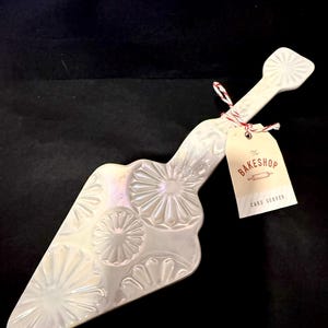 Anthropologie Lapin Regency Ceramic Luster White Cake Pie Server NEW with Tags bild 10
