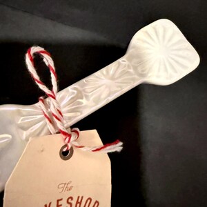 Anthropologie Lapin Regency Ceramic Luster White Cake Pie Server NEW with Tags bild 6