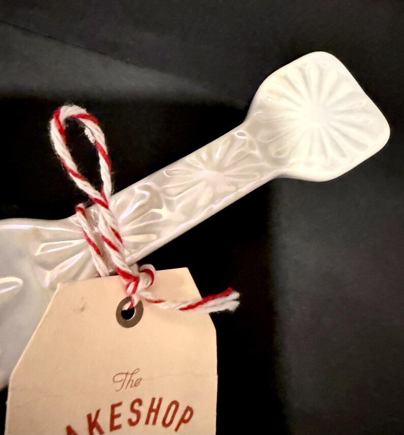 Anthropologie Lapin Regency Ceramic Luster White Cake Pie Server NEW with Tags bild 6