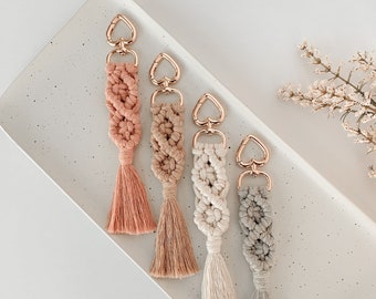 Macrame sleutelhanger / Ariel hart hanger sleutelhanger / boho sleutelhanger / huwelijkscadeau / housewarming cadeau / baby douche cadeau / polsbandje