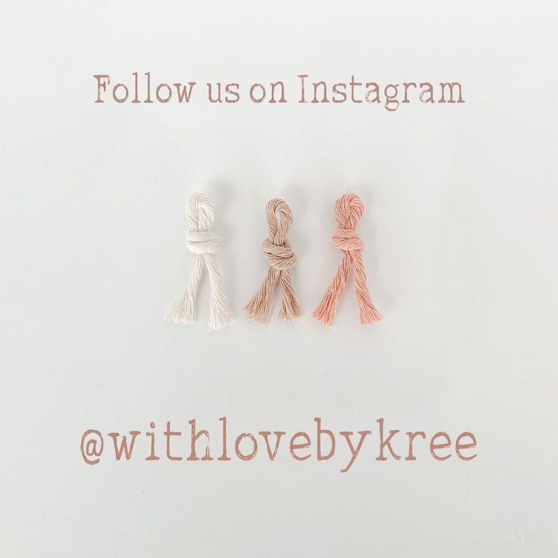Op de afbeelding: Drie geknoopte macram&eacute;-koorden in off-white, bruin en perziktinten worden getoond op een witte achtergrond. De tekst "Follow us on Instagram" en "@withlovebykree" zijn gedrukt in een zachte bruine kleur.