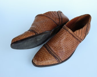 woven ankle booties // size 5.5 women's shoes cowboy boots slip ons // brown striped pointed toe chelsea style // 80s 90s perfect fall wear