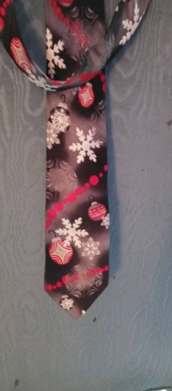 Hallmark Holiday Tradition's Christmas Tie