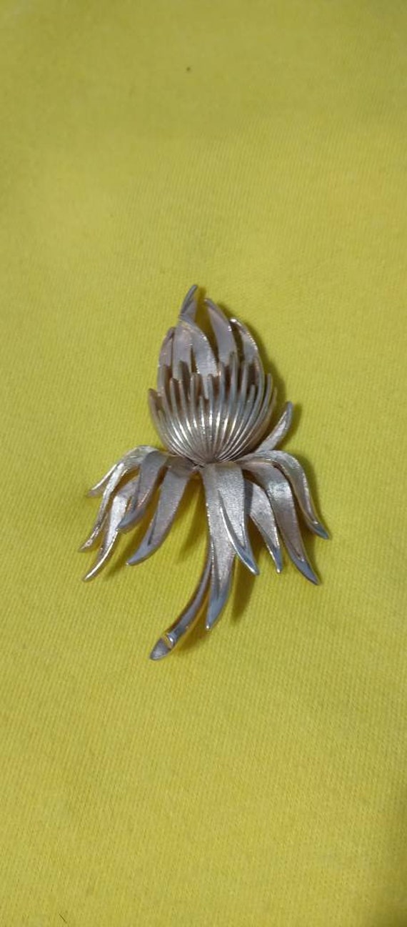 Vintage Trifari Gold Plated Flower Brooch - image 1