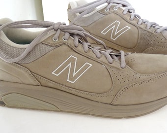 Women's New Balance Walking Suede Tie Shoes Size 9 WW with Box