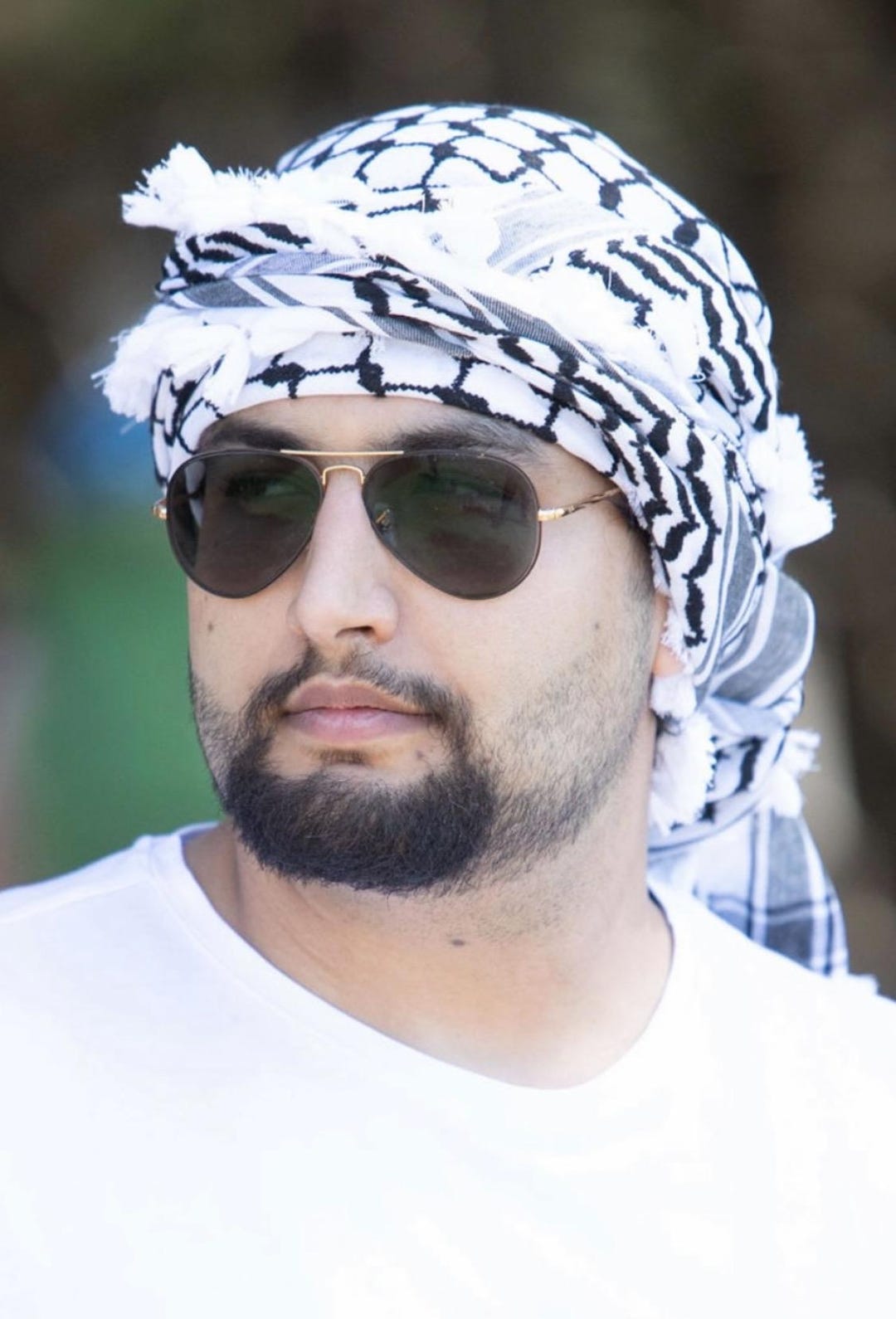 Uxlab yotgan ayolni shisha bilan sikdi