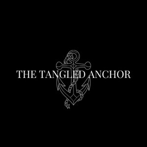 Op de afbeelding: Een zwart-witte illustratie van een verwarde anker met de tekst "THE TANGLED ANCHOR" eronder.