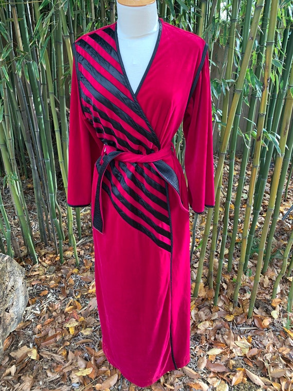Vintage Bill Tice Velvet Robe/Loungewear with blac