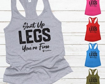 Camiseta de tirantes para entrenamiento &quot;Cállate piernas, estás bien&quot;, ClubFitwear, camiseta de tirantes con espalda cruzada (blk46)