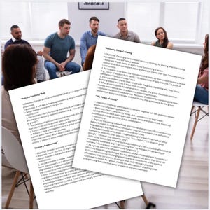 Puede incluir: Un grupo de personas en c&iacute;rculo, con hojas impresas que detallan estrategias de recuperaci&oacute;n. Las hojas incluyen t&iacute;tulos como "Pasa la Bola de la Positividad" y "Compartir Recetas de Recuperaci&oacute;n".
