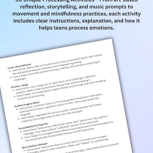 Puede incluir: Un papel blanco con el t&iacute;tulo "50 Actividades de Procesamiento &Uacute;nicas" y descripciones de actividades para adolescentes. Las actividades incluyen reflexi&oacute;n basada en el arte, narraci&oacute;n y indicaciones musicales.