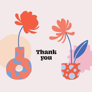 Puede incluir: Dos plantas en maceta con flores rojas y hojas azules. Las macetas est&aacute;n decoradas con patrones geom&eacute;tricos rojos y azules. El texto "Gracias" est&aacute; escrito en letras negras debajo de las plantas.